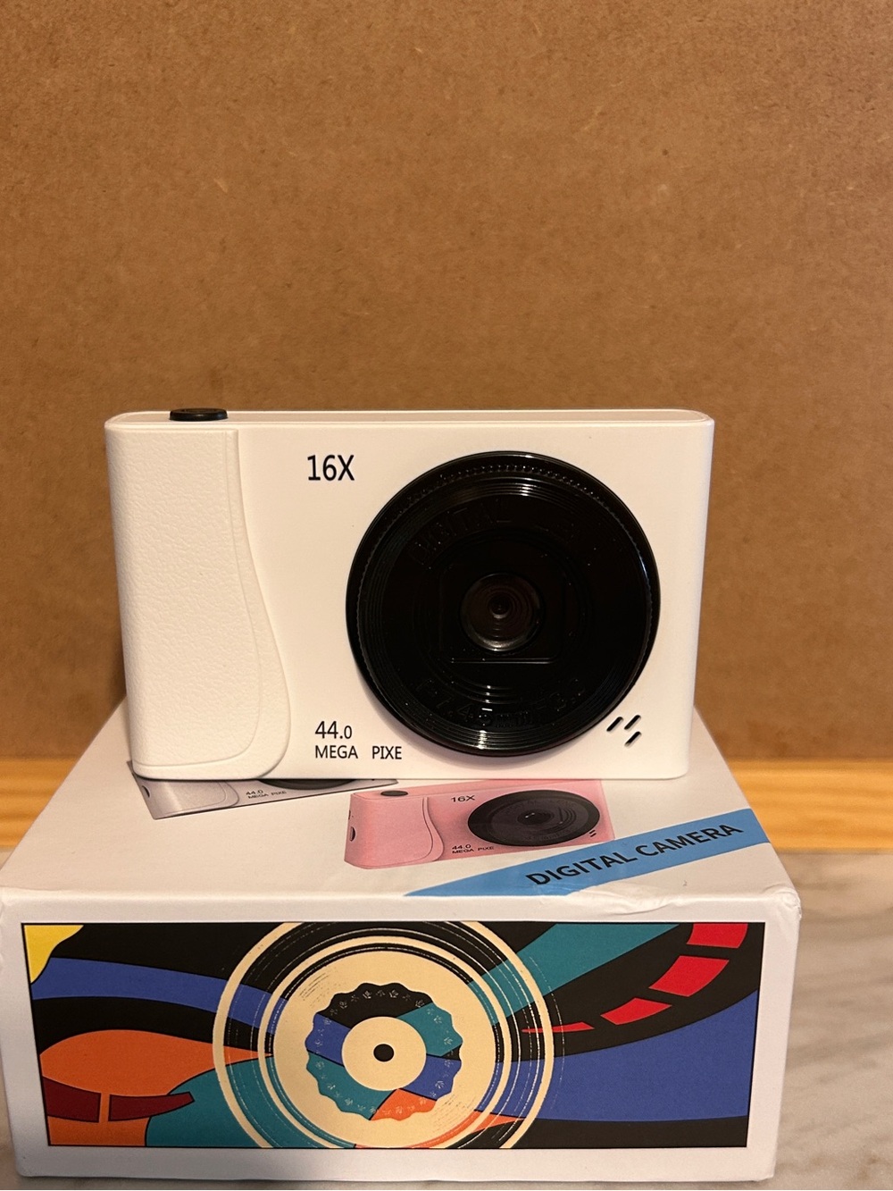 White 16X Digital Camera - Compact Point & Shoot